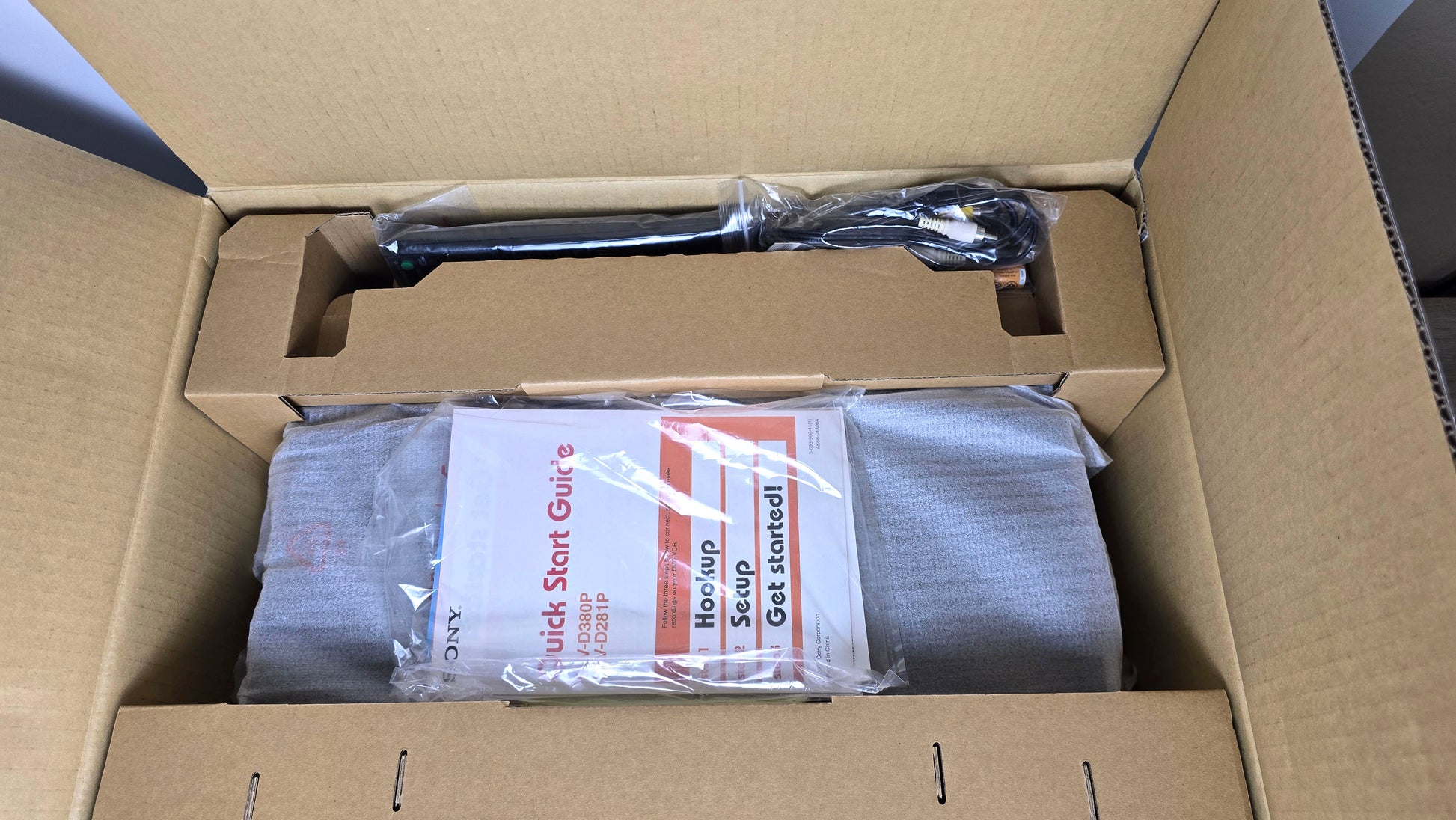 Sony SLV-D380P VCR/DVD Player Combo - New Open Box - Inside