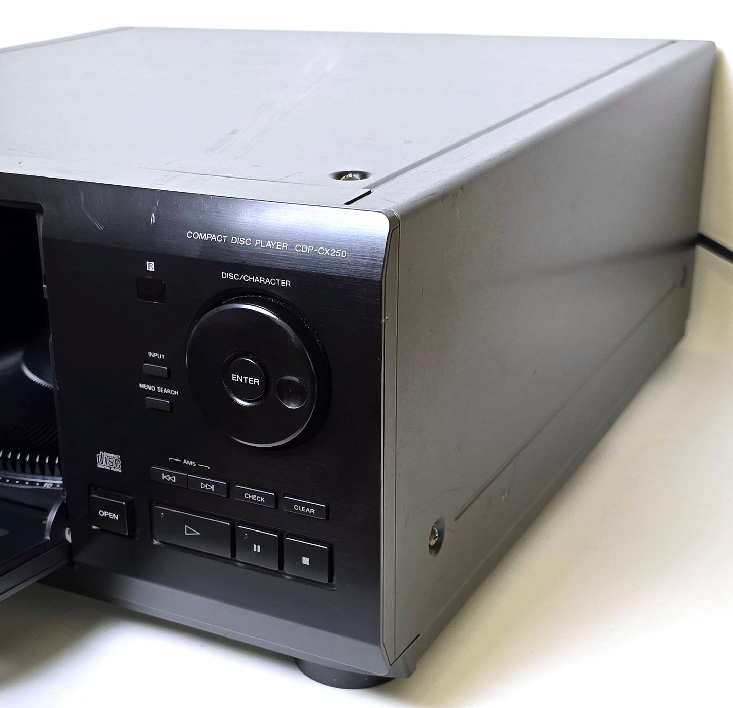 Sony CDP-CX250 MegaStorage 200 CD Changer - Right