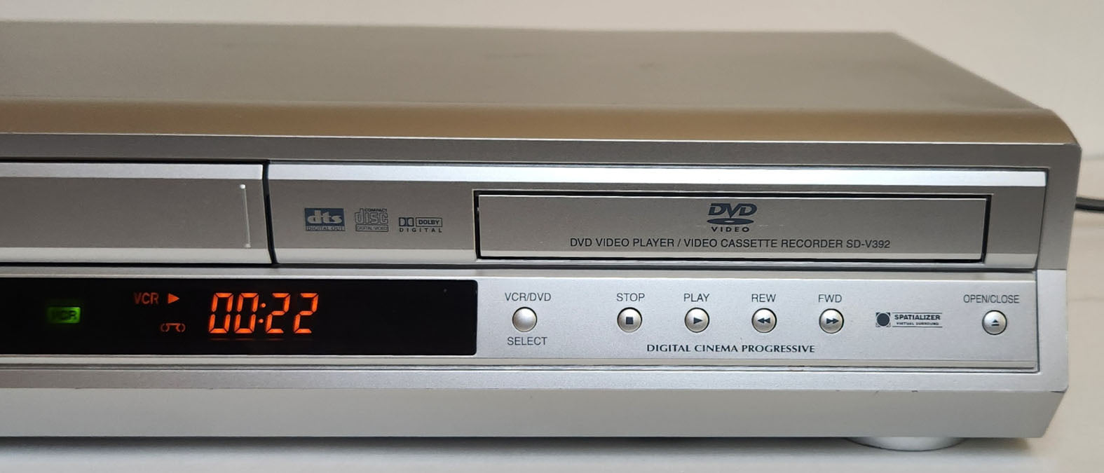 Toshiba SD-V392SU VCR/DVD Player Combo - Right