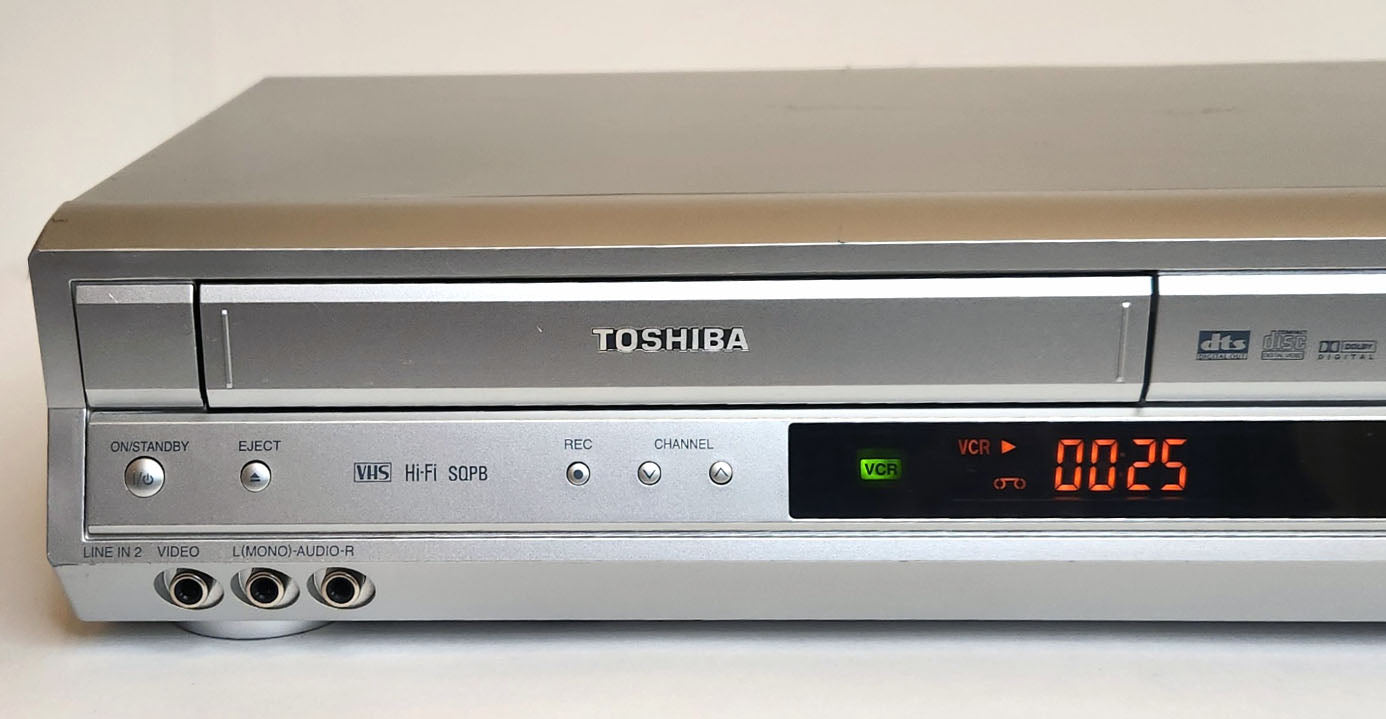 Toshiba SD-V392SU VCR/DVD Player Combo - Left