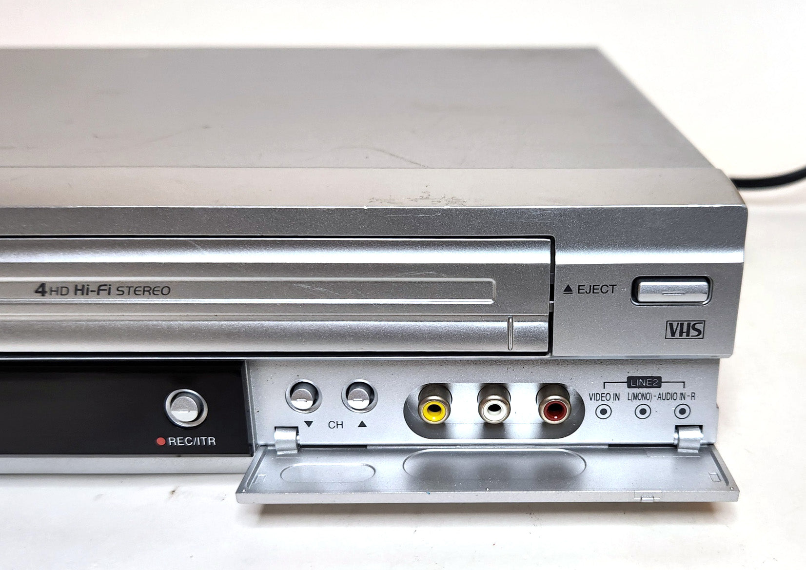 Zenith XBV443 VCR/DVD Player Combo - Right Detail