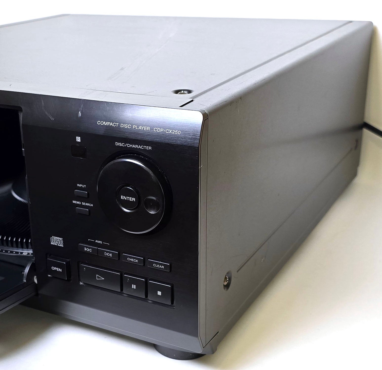 Sony CDP-CX250 MegaStorage 200 CD Changer - Right