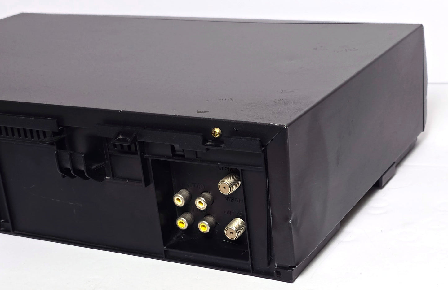 Quasar (Panasonic) VHQ-40M Omnivision VCR, 4-Head Mono - Rear Corner