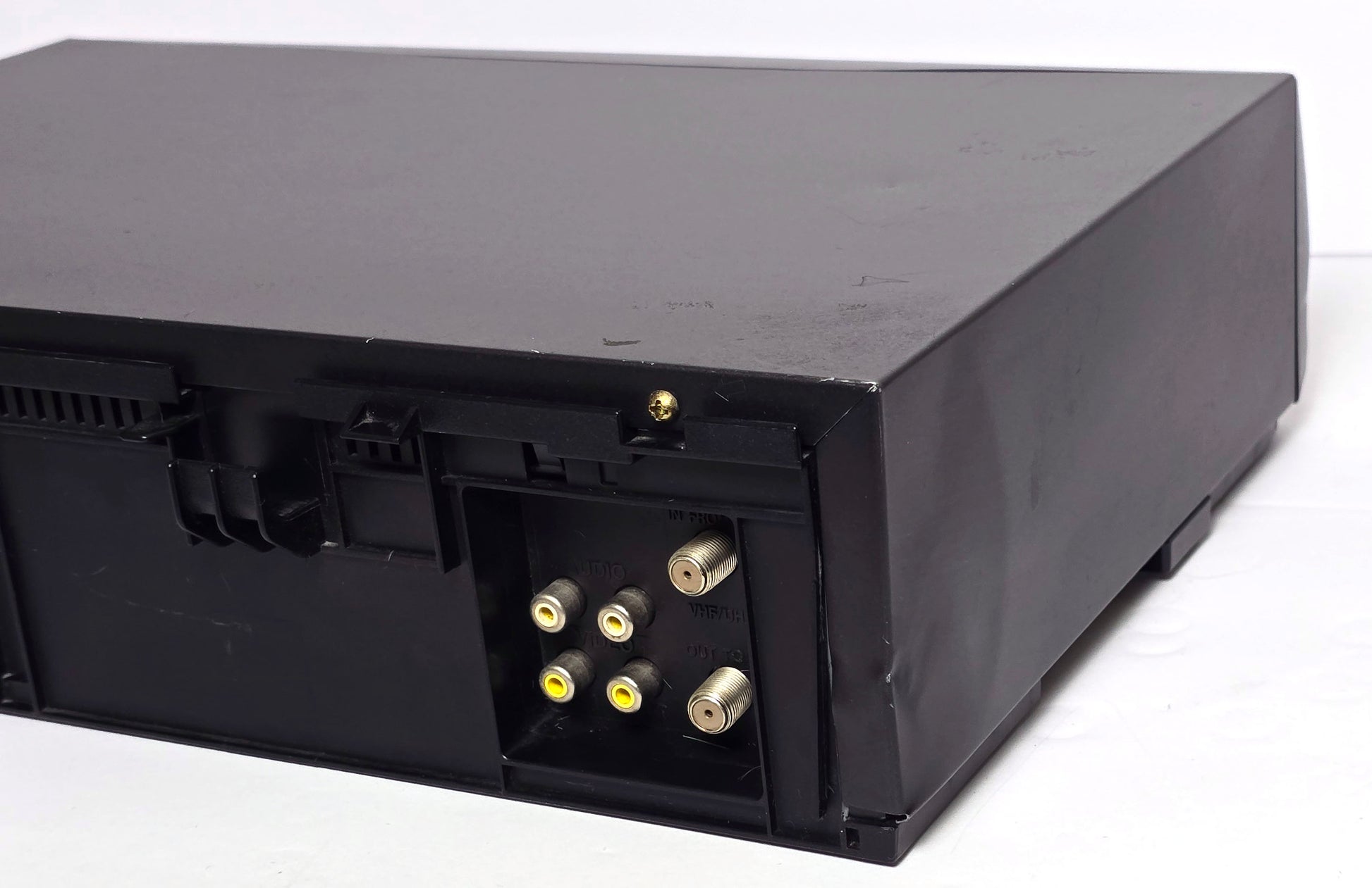 Quasar (Panasonic) VHQ-40M Omnivision VCR, 4-Head Mono - Rear Corner