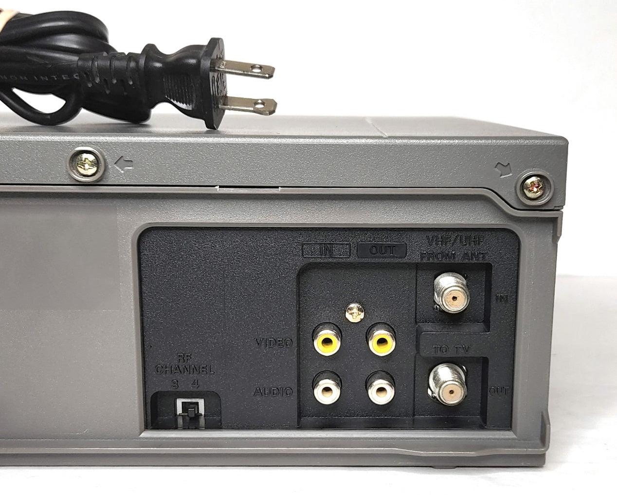 Sanyo VWM-375 VCR, 4-Head Mono - Connections