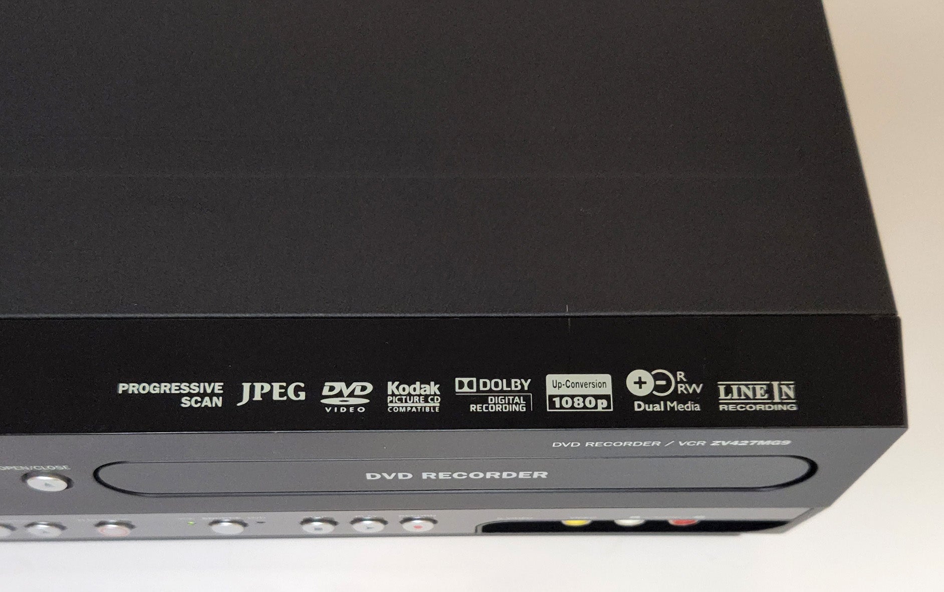 Magnavox ZV427MG9A VCR/DVD Recorder Combo with HDMI - Top Detail