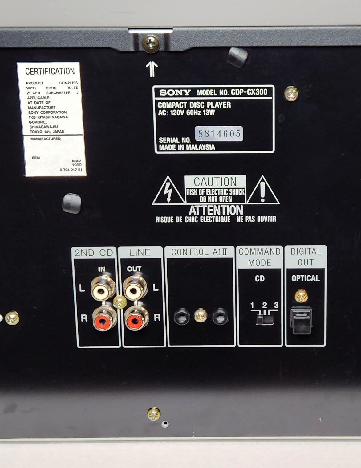 Sony CDP-CX300 MegaStorage 300 CD Changer - Connections and Label