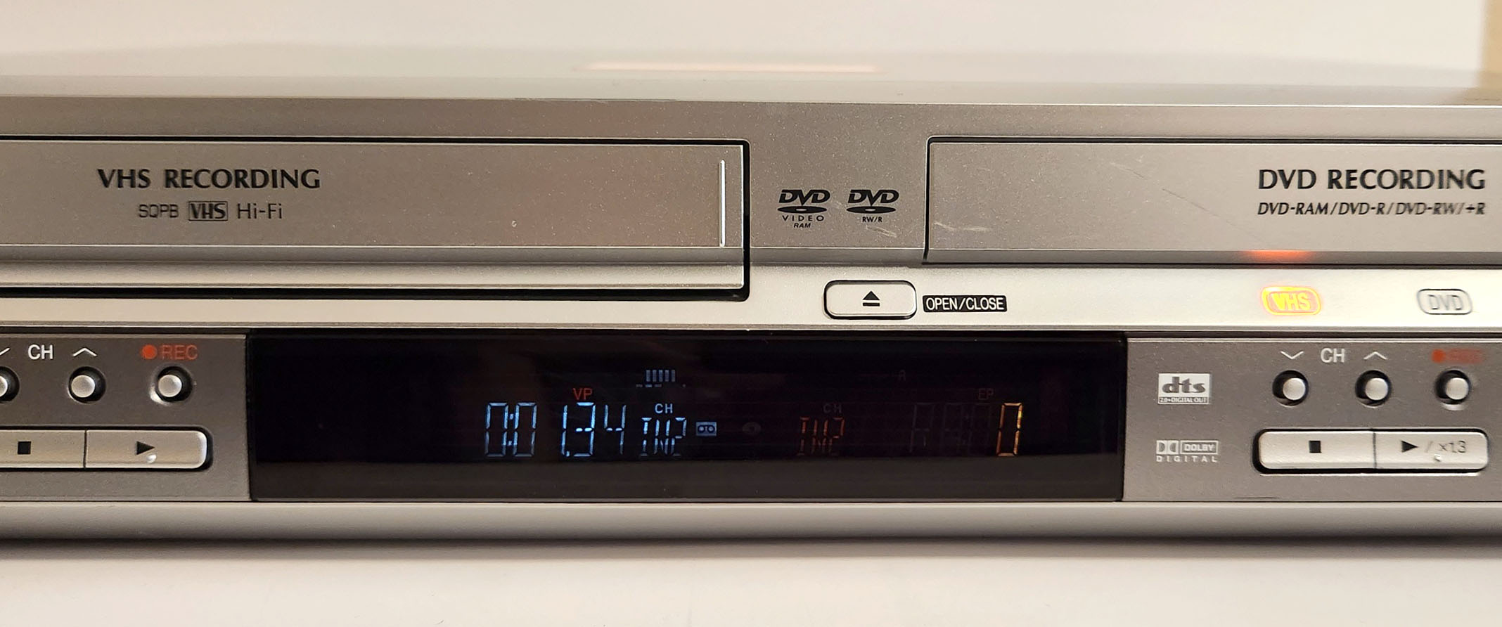 Panasonic DMR-ES30V VCR/DVD Recorder Combo