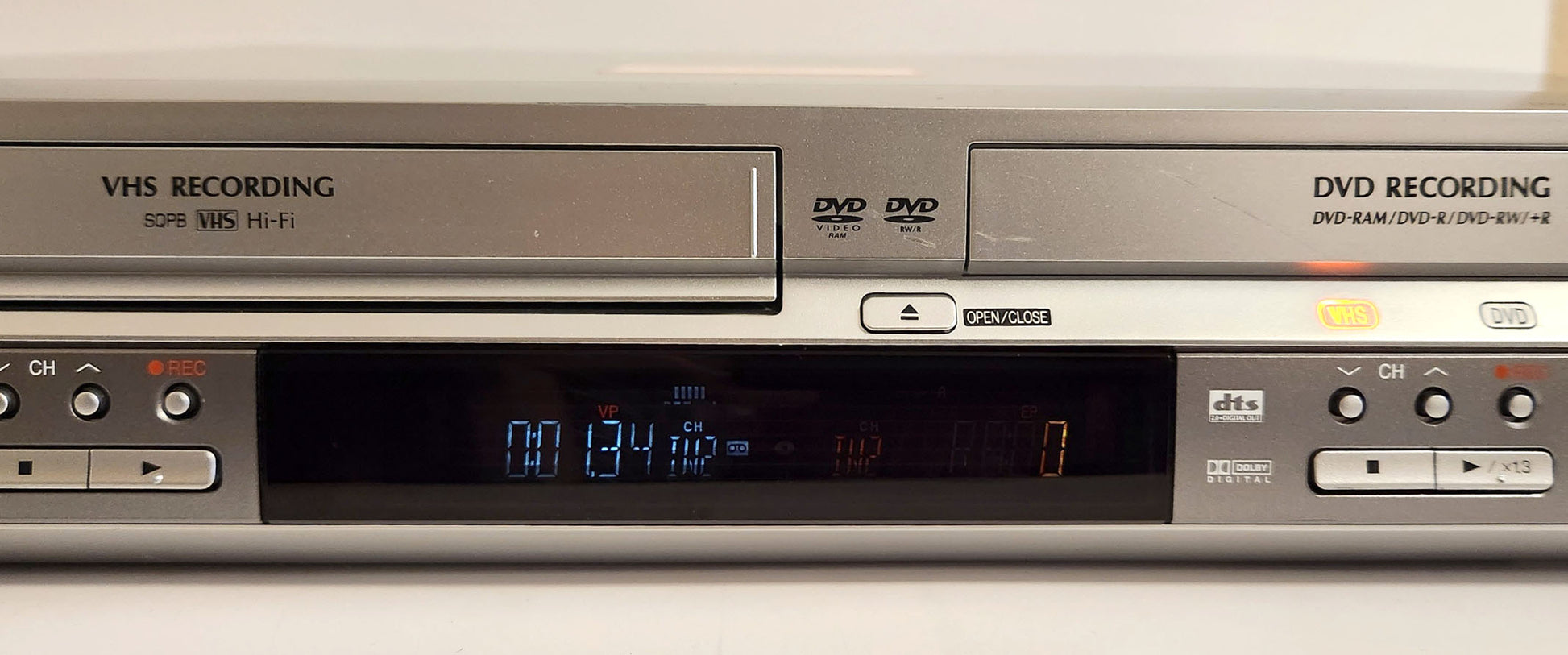 Panasonic DMR-ES30V VCR/DVD Recorder Combo - Display