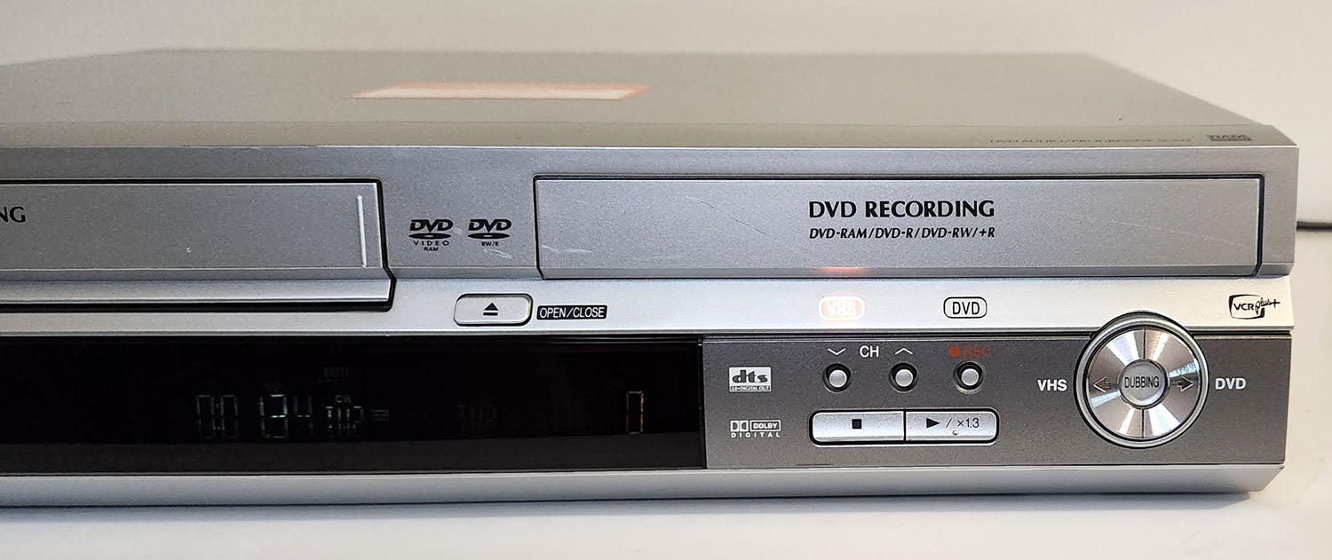 Panasonic DMR-ES30V VCR/DVD Recorder Combo