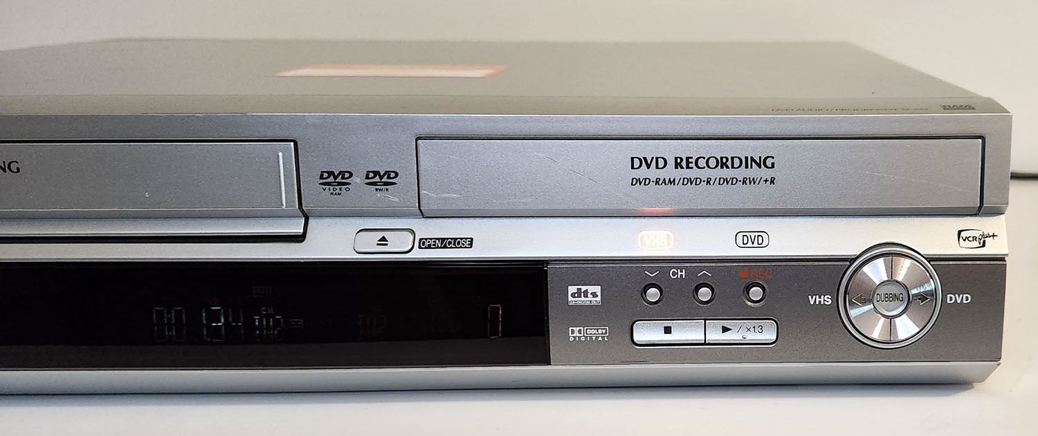 Panasonic DMR-ES30V VCR/DVD Recorder Combo - Right