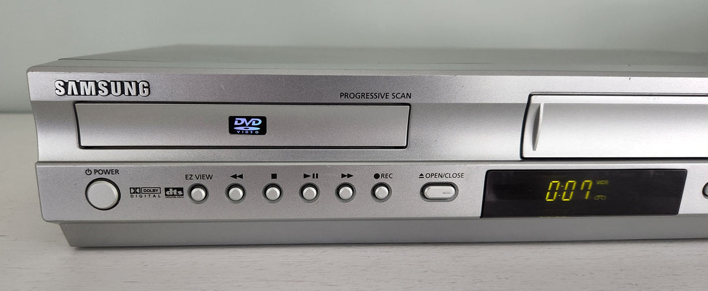 Samsung DVD-V4600A VCR/DVD Player Combo - Left