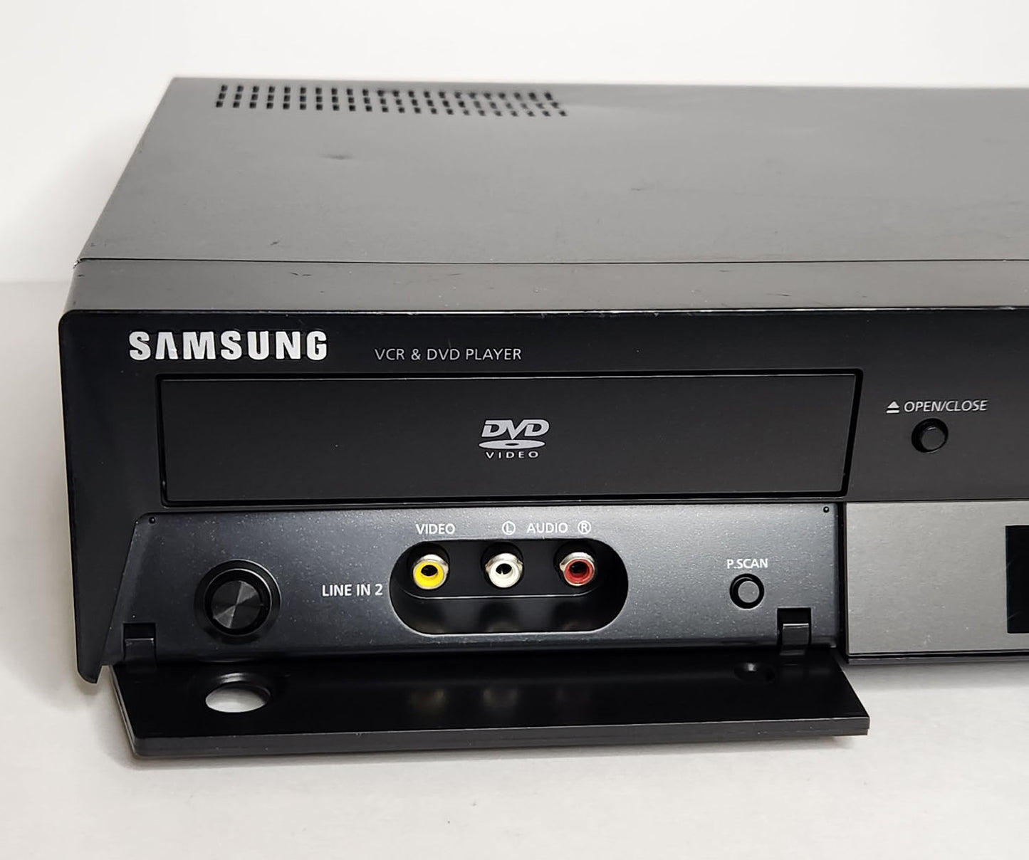 Samsung DVD-V9700 VCR/DVD Player Combo with HDMI - Left Detail