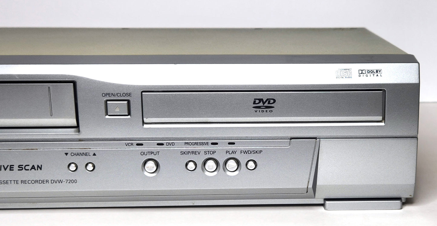 Sanyo DVW-7200 VCR/DVD Player Combo - Right