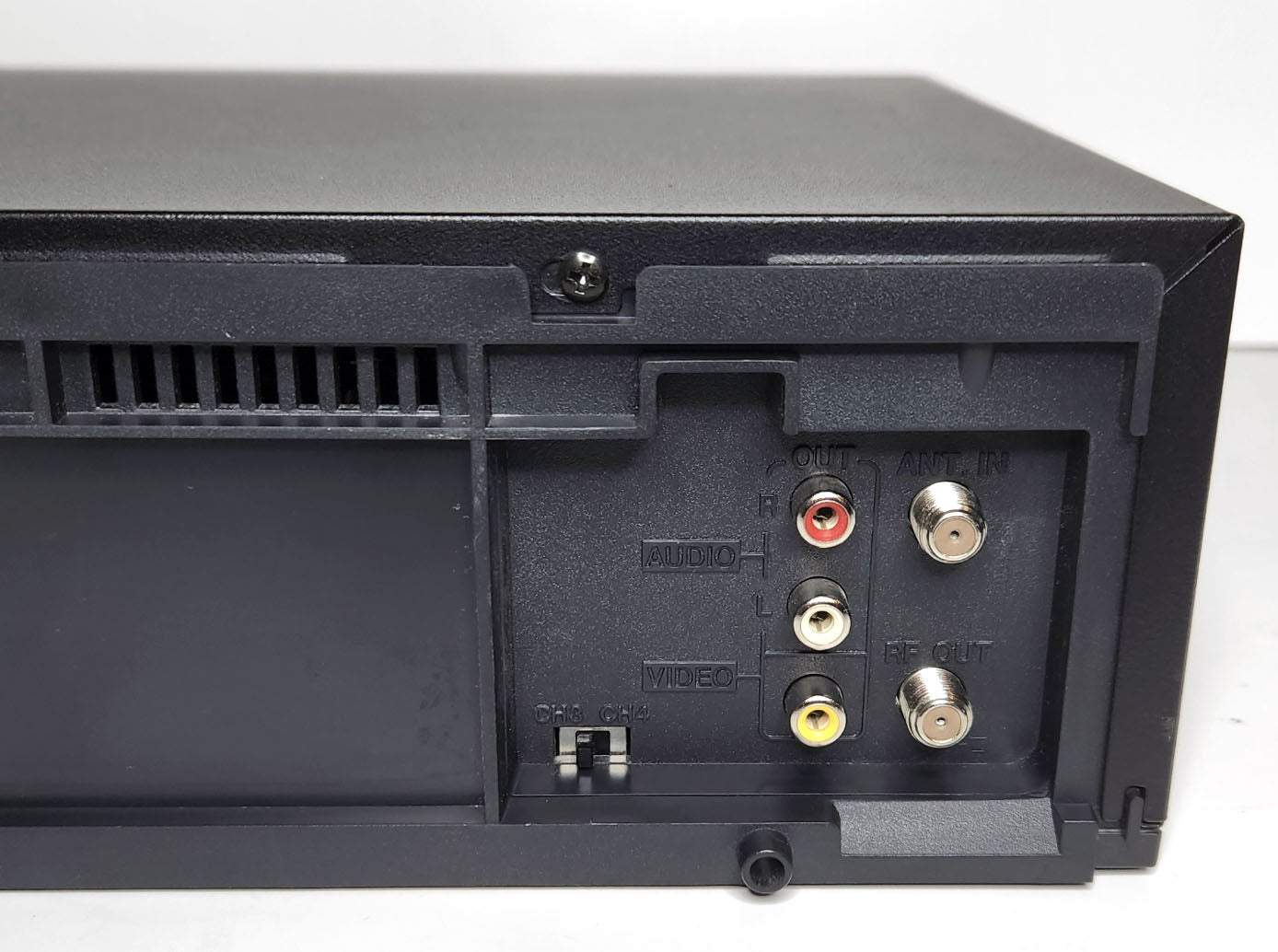 JVC HR-VP58U VCR, 4-Head Hi-Fi Stereo - Connectors