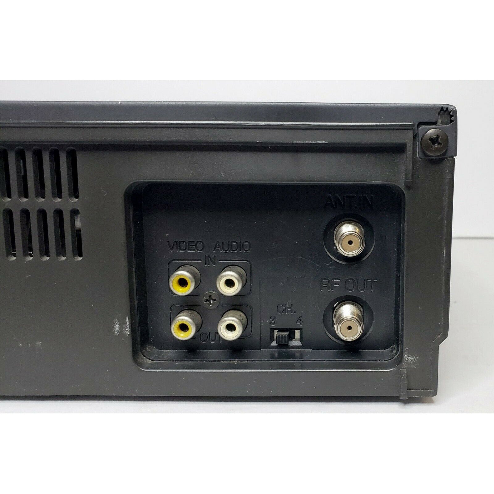 RCA VR525 VCR, 4-Head Mono - Connections
