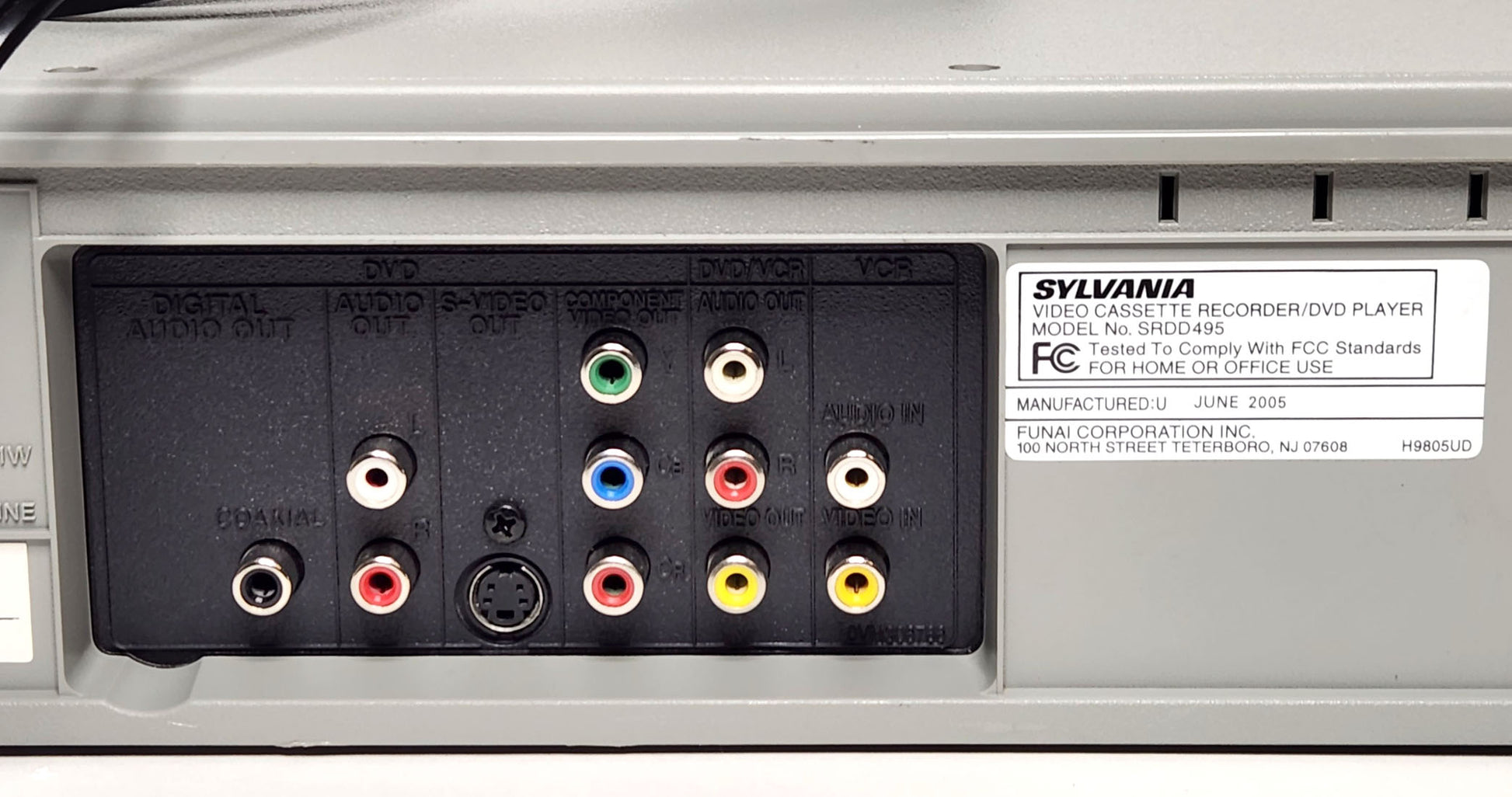 Sylvania SRDD495 VCR/DVD Player Combo - Connections and Label